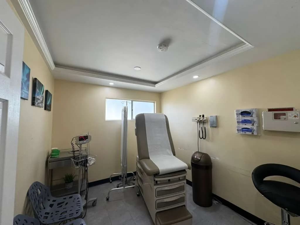 Physical exam room with medical examination chair and vital signs equipment at urgent care San Diego