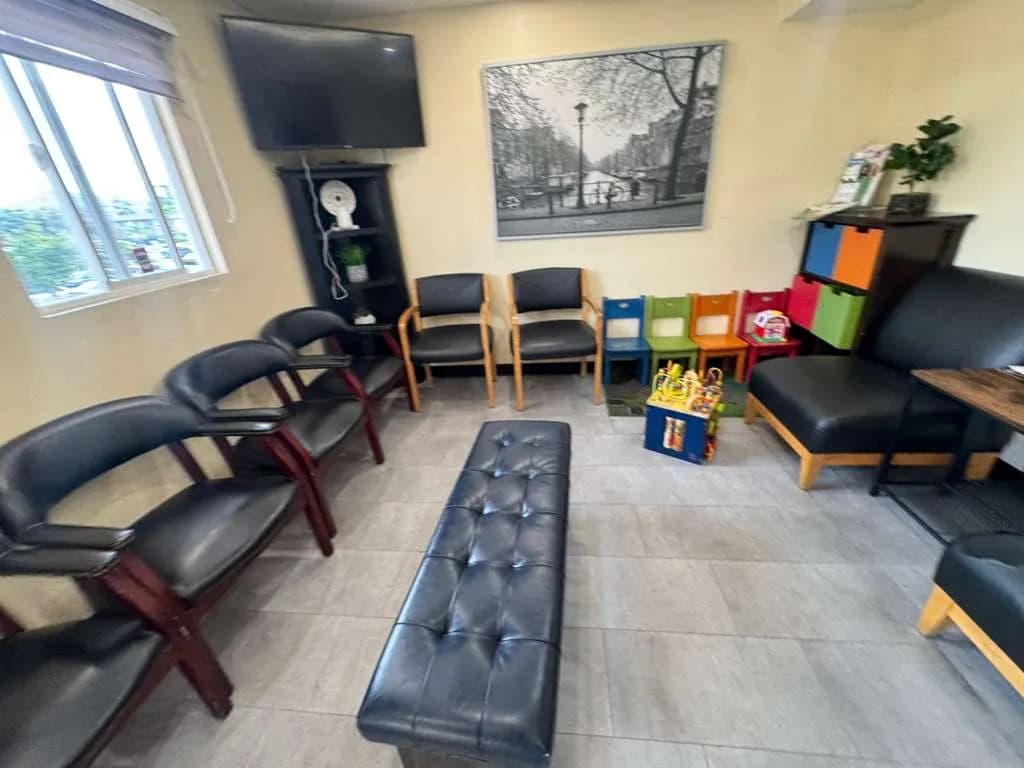 Walk-in urgent care waiting room at El Cajon Mollison